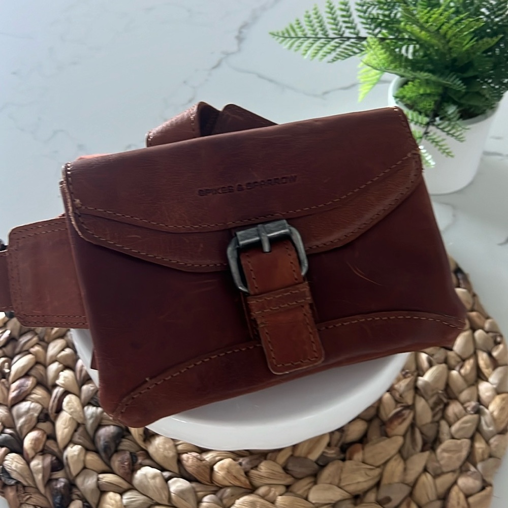 Spikes @ Sparrow Leather Belt Bag - like New - Versatile piece